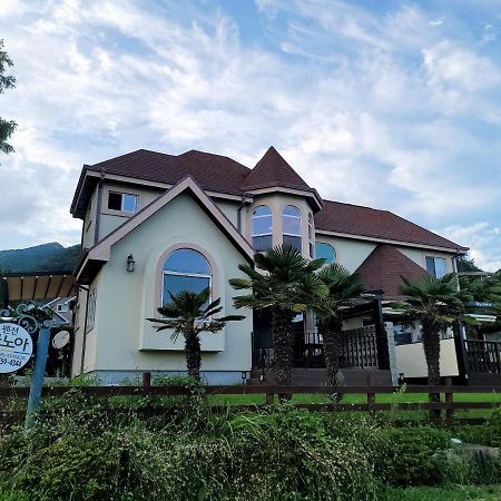 American Village Pension Manoa Namhae Exterior photo