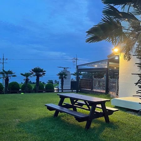 American Village Pension Manoa Namhae Exterior photo