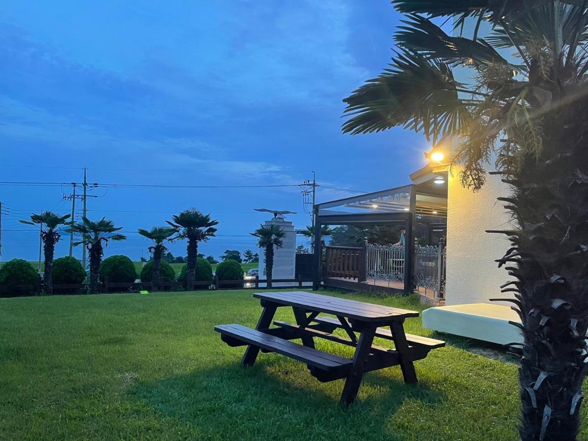 American Village Pension Manoa Namhae Exterior photo